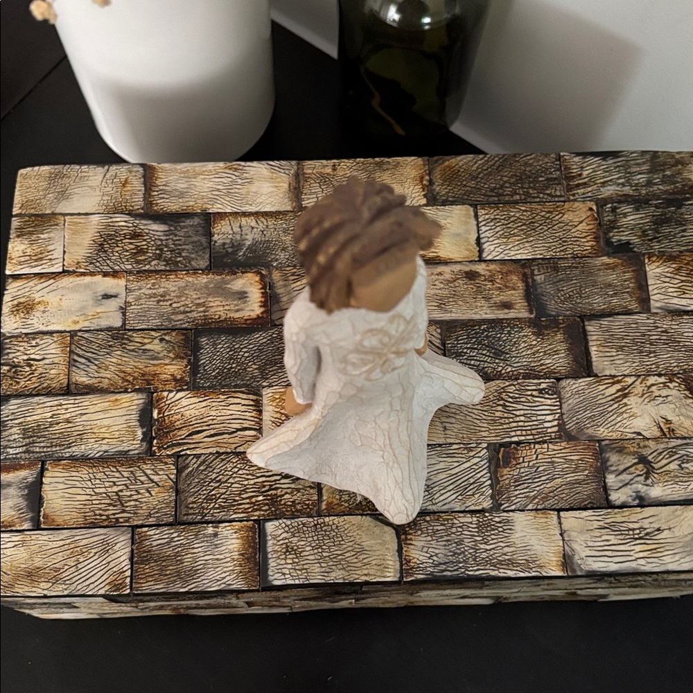 WILLOW TREE Irish Charm Figurine Susan Lordi 2010 Luck Laughter Strength Uplift - Picture 11 of 15